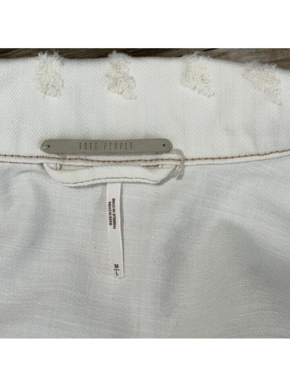 Free People Worn White Denim Trucker Boyfriend Fit Distressed Jacket M/L - Picture 8 of 12